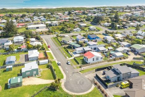 Photo of property in 3 Kamahi Street, Castlecliff, Whanganui, 4501