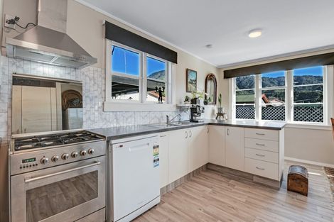 Photo of property in 29 Oxford Street, Picton, 7220