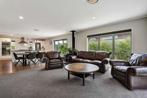 Photo of property in 122 Pohutukawa Place, Waiwhakaiho, New Plymouth, 4312