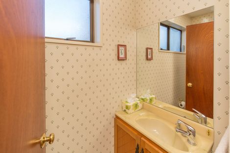 Photo of property in 2 Kent Lodge Avenue, Avonhead, Christchurch, 8042