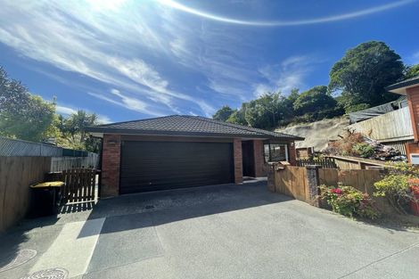 Photo of property in 15c Glanmire Road, Newlands, Wellington, 6037