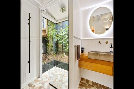 Photo of property in 55 Rayner Road, Piha, New Lynn, 0772