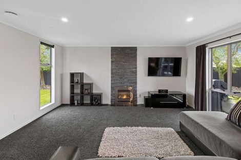 Photo of property in 28 Branigan Parade, Kelvin Grove, Palmerston North, 4414