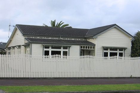 Photo of property in 15 Stewart Crescent, Hokowhitu, Palmerston North, 4410