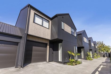 Photo of property in 16c Hamurana Place, Te Atatu Peninsula, Auckland, 0610