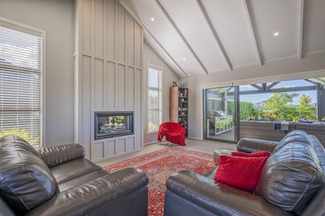 Photo of property in 18 Topping Place, Whitianga, 3510