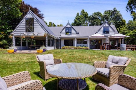 Photo of property in 48 Kairau Road West, Sentry Hill, New Plymouth, 4373