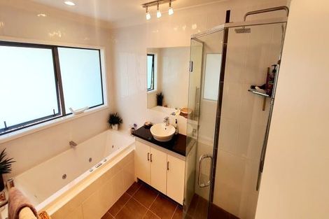 Photo of property in 4a Sunbrae Grove, Mount Maunganui, 3116