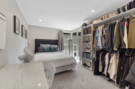 Photo of property in 19 Springdale Grove, Fitzherbert, Palmerston North, 4410