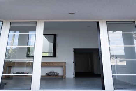 Photo of property in 1/2 Ocean View Road, Milford, Auckland, 0620