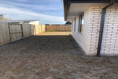 Photo of property in 26 Waitemata Drive, One Tree Point, 0118