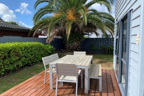 Photo of property in 2/100 Eversleigh Road, Belmont, Auckland, 0622