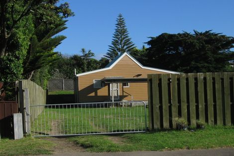 Photo of property in 7 Goldie Place, Waikanae Beach, Waikanae, 5036