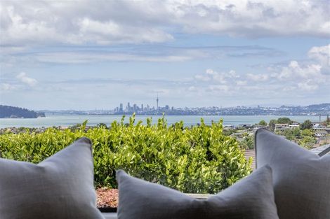 Photo of property in 20 Bernleigh Terrace, West Harbour, Auckland, 0618