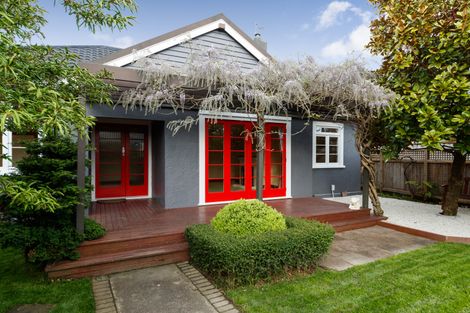 Photo of property in 21 Phoenix Avenue, Hokowhitu, Palmerston North, 4410
