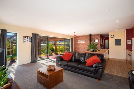 Photo of property in 2 Hector Close, Kingston, Athol, 9793