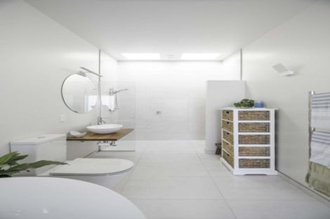 Photo of property in 124 Bowhill Road, New Brighton, Christchurch, 8083