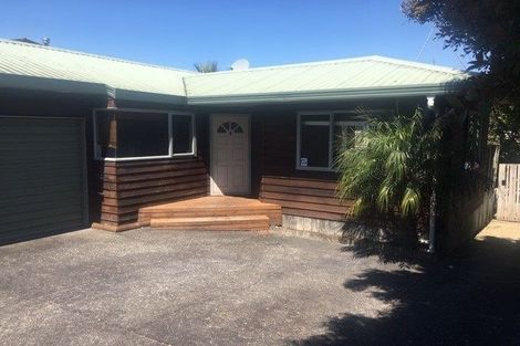 Photo of property in 1/36 Roberts Road, Glenfield, Auckland, 0629