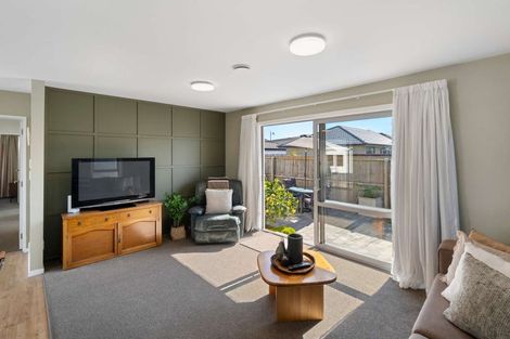Photo of property in 2/126a Middlepark Road, Sockburn, Christchurch, 8042