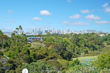 Photo of property in 75 Lake Road, Northcote, Auckland, 0627