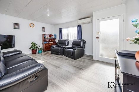 Photo of property in 2/62 Redcrest Avenue, Red Hill, Papakura, 2110