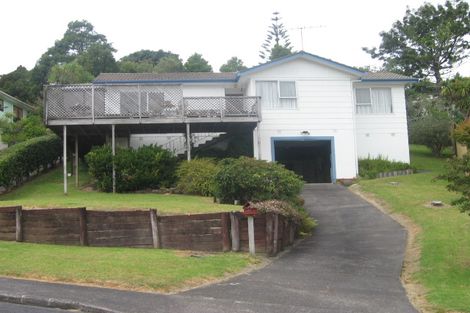 Photo of property in 9 Garner Place, Glenfield, Auckland, 0629
