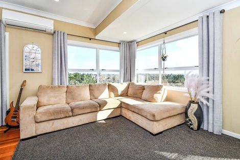 Photo of property in 32 Peverill Crescent, Papatoetoe, Auckland, 2025