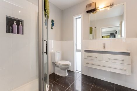Photo of property in 2 Nelson Avenue, Aotea, Porirua, 5024