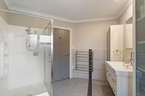 Photo of property in 6 Trump Place, Kelvin Grove, Palmerston North, 4414