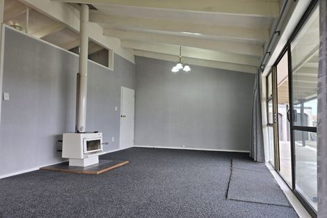 Photo of property in 15 Leeton Drive, Waipukurau, 4200