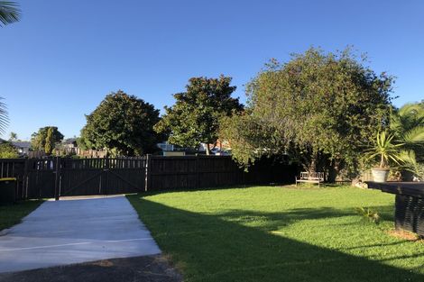 Photo of property in 38 Portadown Avenue, Pakuranga Heights, Auckland, 2010