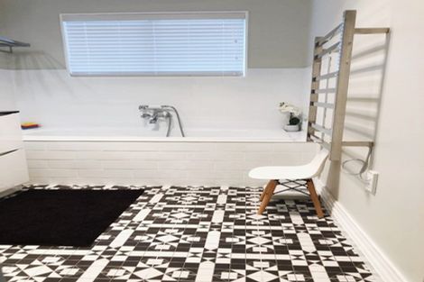 Photo of property in 2 Taroka Close, Pinehill, Auckland, 0632