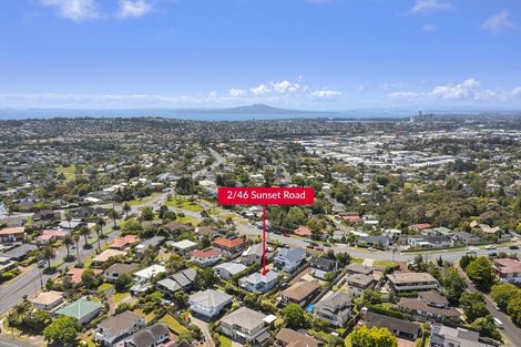 Photo of property in 2/46 Sunset Road, Unsworth Heights, Auckland, 0632