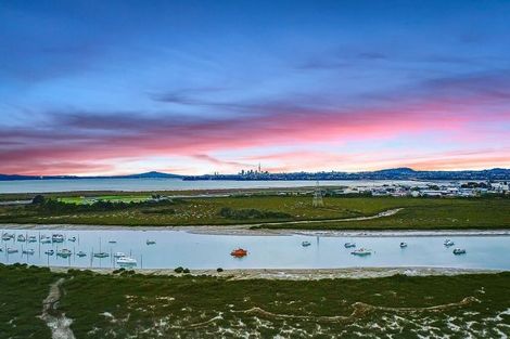 Photo of property in 114a Tiroroa Avenue, Te Atatu South, Auckland, 0610