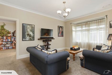 Photo of property in 186 Boord Crescent, Kumeu, 0891