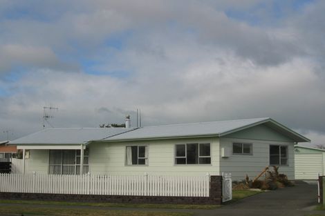 Photo of property in 23 Tait Drive, Greenmeadows, Napier, 4112