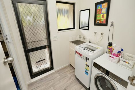 Photo of property in 7 Hillgrove Place, Fitzherbert, Palmerston North, 4410