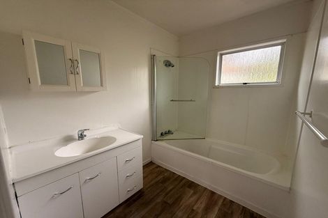 Photo of property in 223 Beach Haven Road, Beach Haven, Auckland, 0626