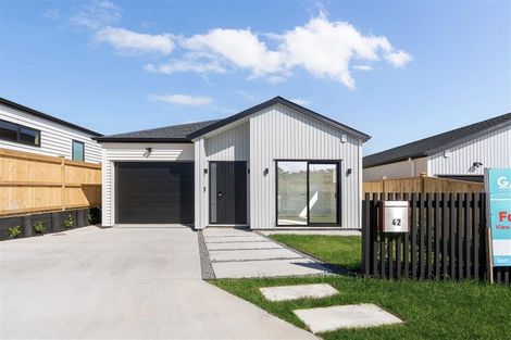 Photo of property in 42 Whakairo Crescent, Gulf Harbour, Whangaparaoa, 0930
