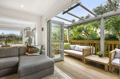 Photo of property in 4/22 North Avenue, Narrow Neck, Auckland, 0624