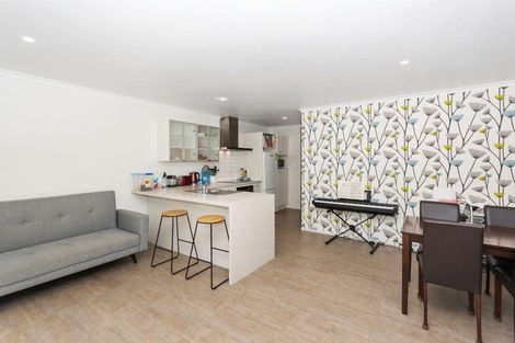 Photo of property in 10/17 Harbour View Road, Te Atatu Peninsula, Auckland, 0610