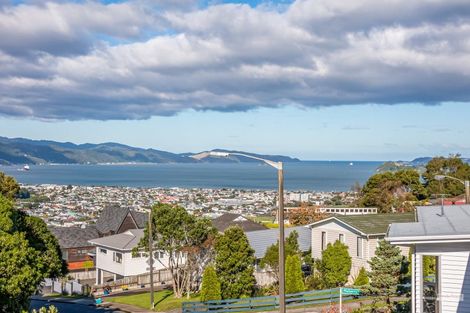 Photo of property in 73 Miromiro Road, Normandale, Lower Hutt, 5010
