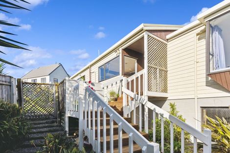 Photo of property in 15 Pine Ridge Terrace, Waikanae Beach, Waikanae, 5036