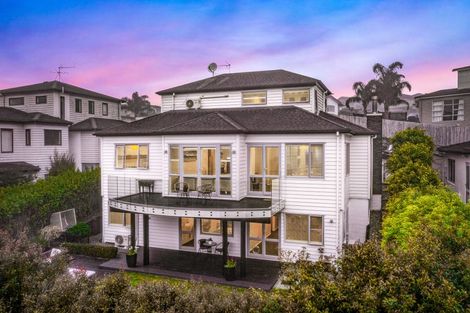 Photo of property in 8 Oak View Terrace, Schnapper Rock, Auckland, 0632