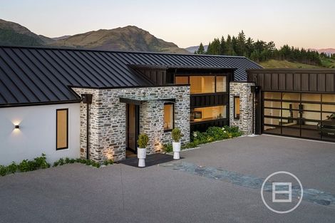 Photo of property in 5 Red Deer Rise, Kelvin Heights, Queenstown, 9300