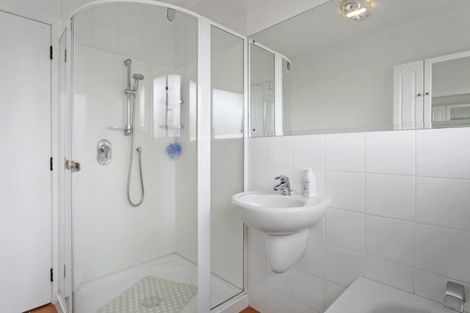 Photo of property in 5 Woodstock Crescent, Leamington, Cambridge, 3432