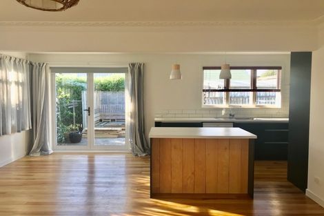 Photo of property in 5 Fitzroy Road, Fitzroy, New Plymouth, 4312