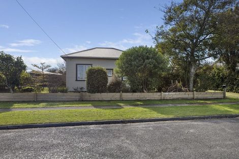 Photo of property in 16 Falstaff Street, Stratford, 4332