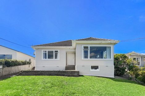 Photo of property in 108 Nevay Road, Karaka Bays, Wellington, 6022