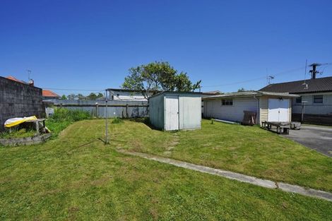 Photo of property in 24 Oxford Street, Fairfield, Hamilton, 3214